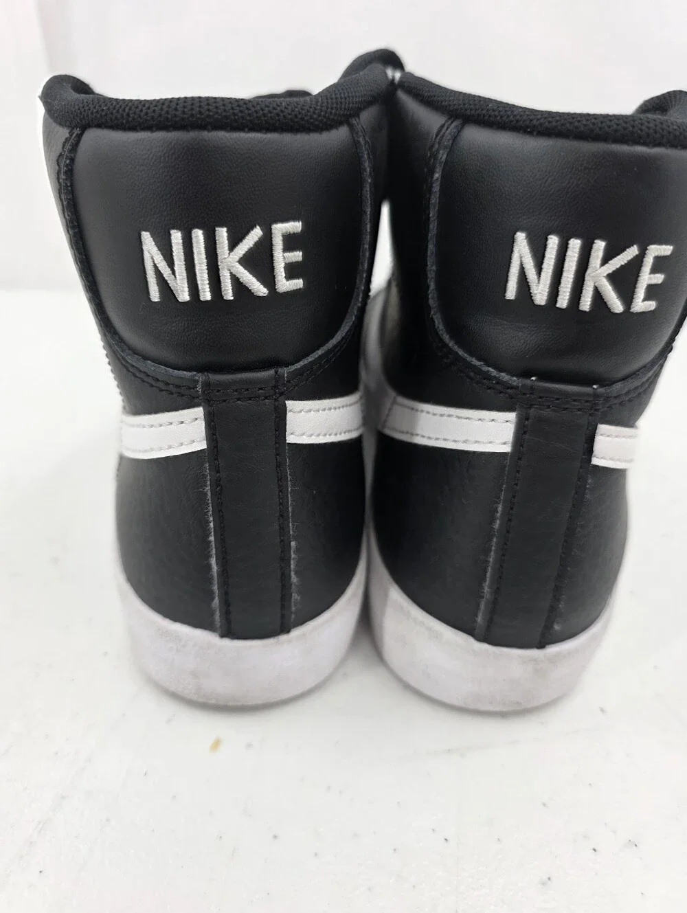 Nike Blazer Mid ‘77 GS Black White Shoes Youth Size 5.5Y Women's 7 DA4086-002.